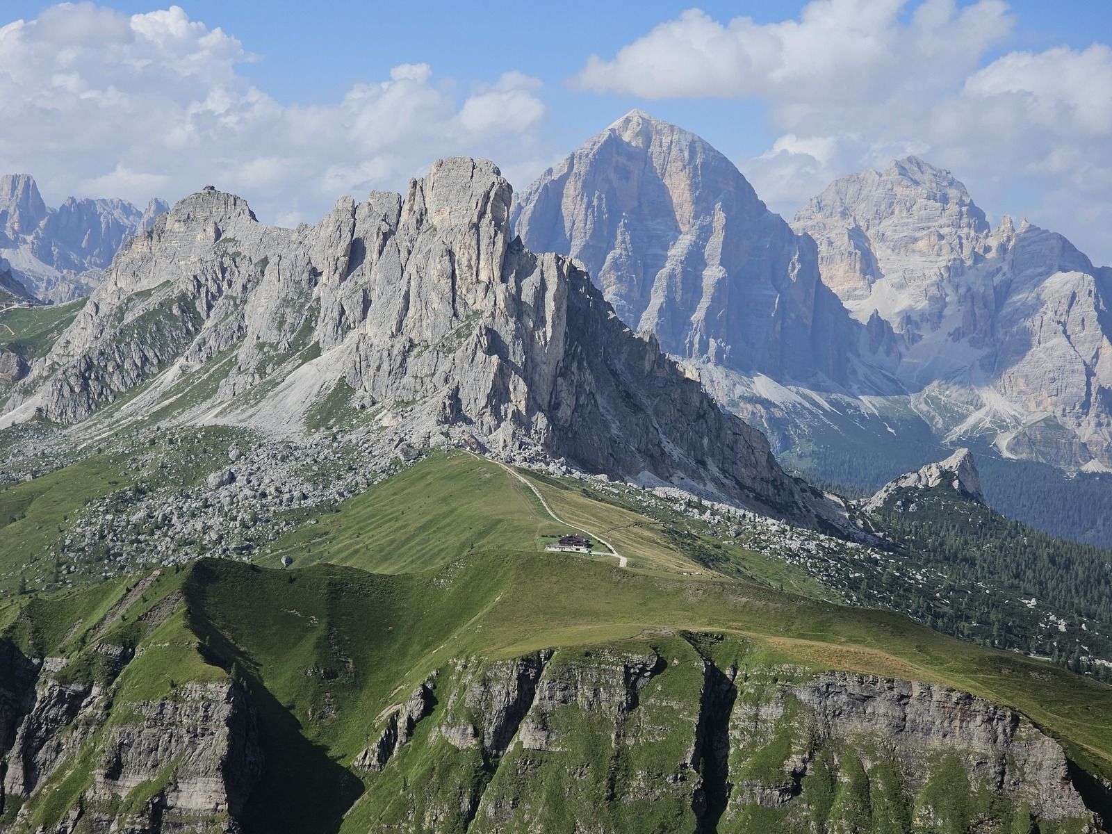 Monte Cernera pogled s vrha na Passo Giau 2