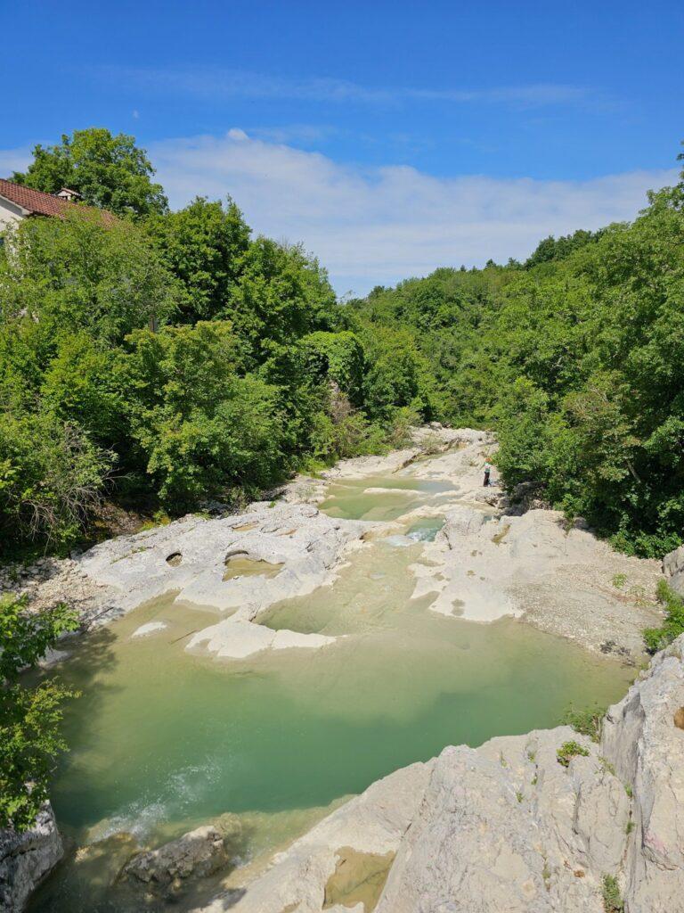 Tirkizni bazeni Kotli