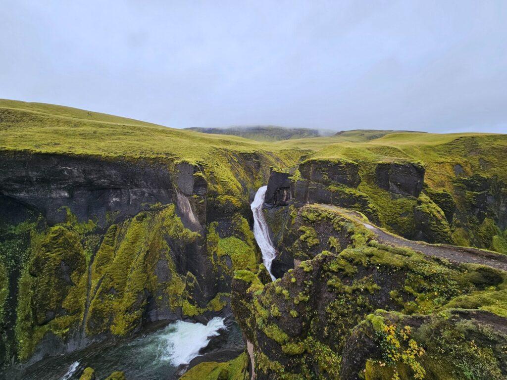 4 Fjaðrárgljúfur kanjon 2