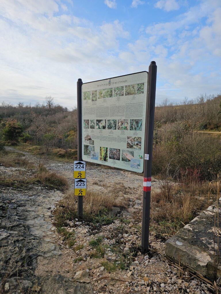 Info tabla na početku kanjona