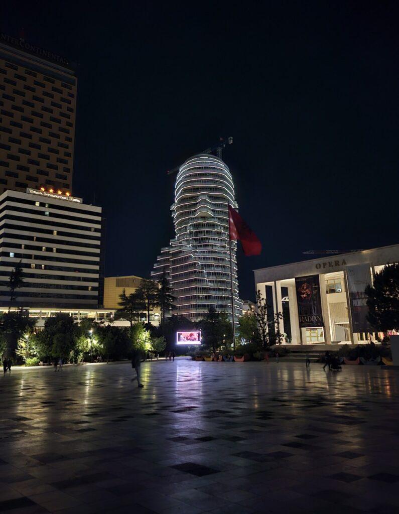 Moderno lice Tirane doslovno