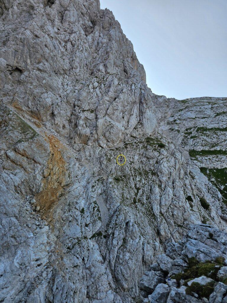 Izloženi dio staze ljudi u stijeni
