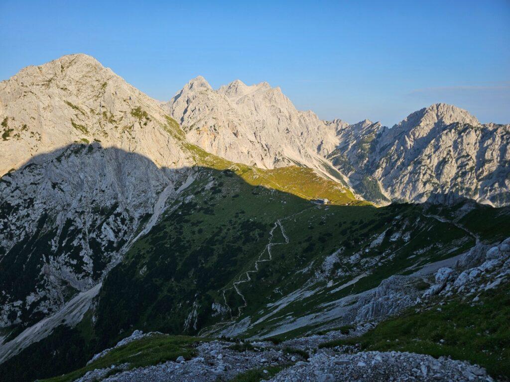 Pogled na Kamniško sedlo ujutro