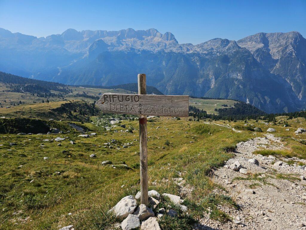 Pogled sa staze na veličanstveni Kanin u povratku silazimo stazicom s desne strane prema Malga Montasio