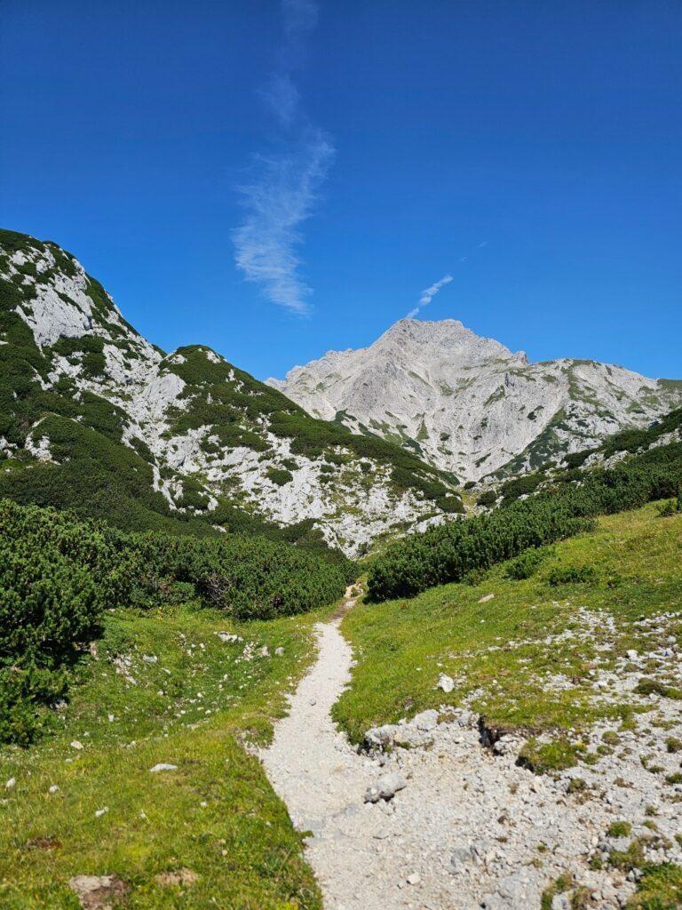 Prijevoj Prag pogled na Ojstricu