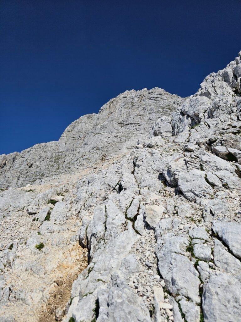 Strmiji dio staze po kamenitom terenu